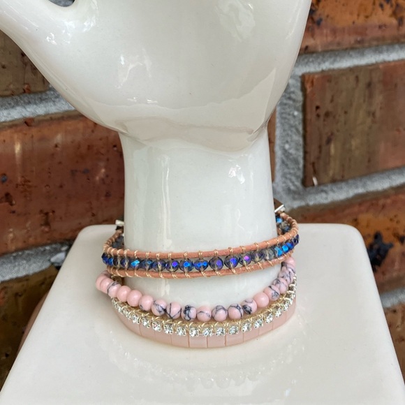 NEW IN PACKAGE - Victoria Emerson - layered clasp bracelet - Picture 1 of 5